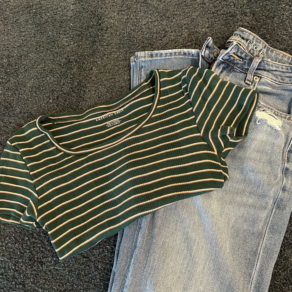 EUC American Eagle rubbed short sleeve shirt